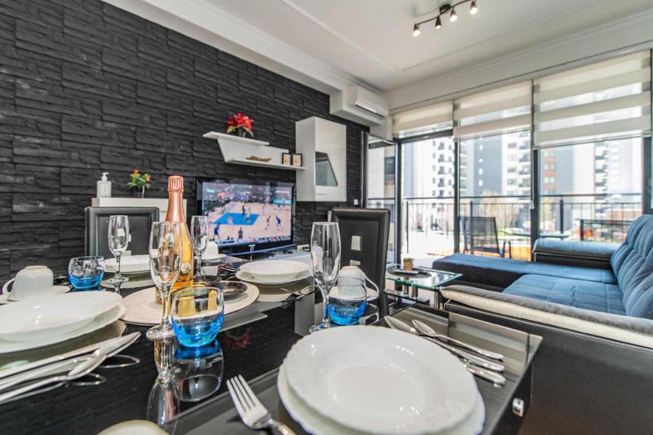 Modern In Waterfront Daire